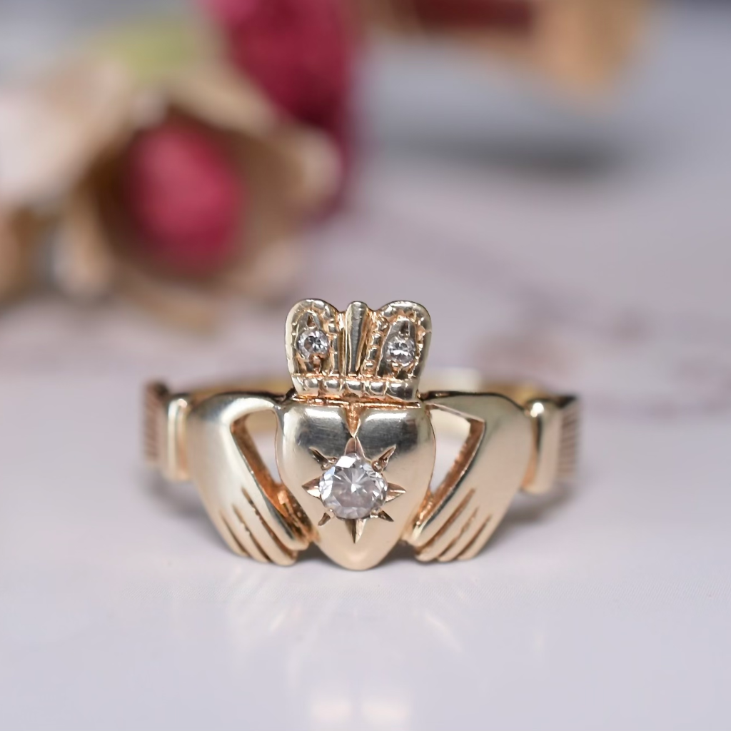 Modern 9ct Yellow Gold ‘Claddagh’ Ring