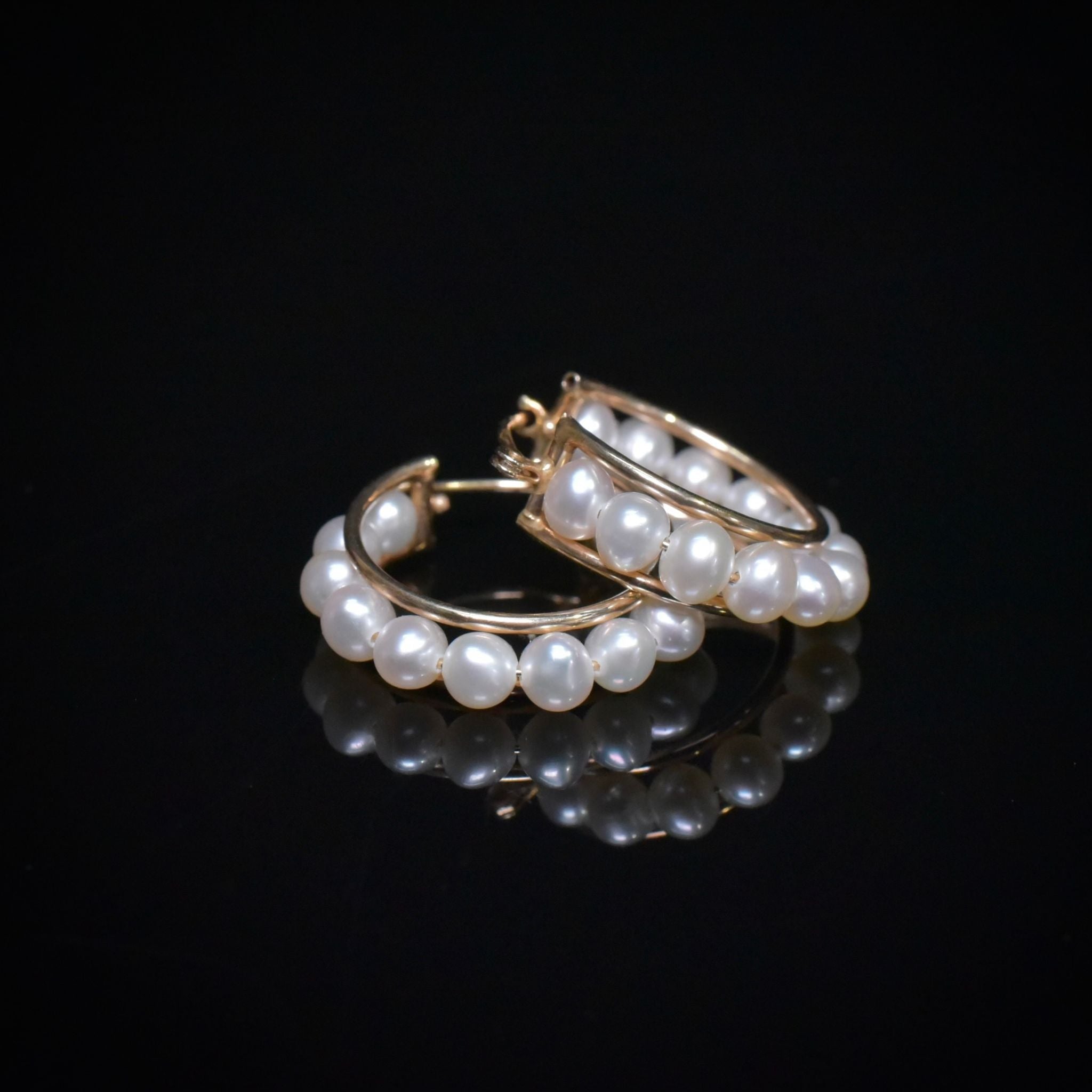Modern 14ct Yellow Gold Cultured Pearl Hoop Earrings