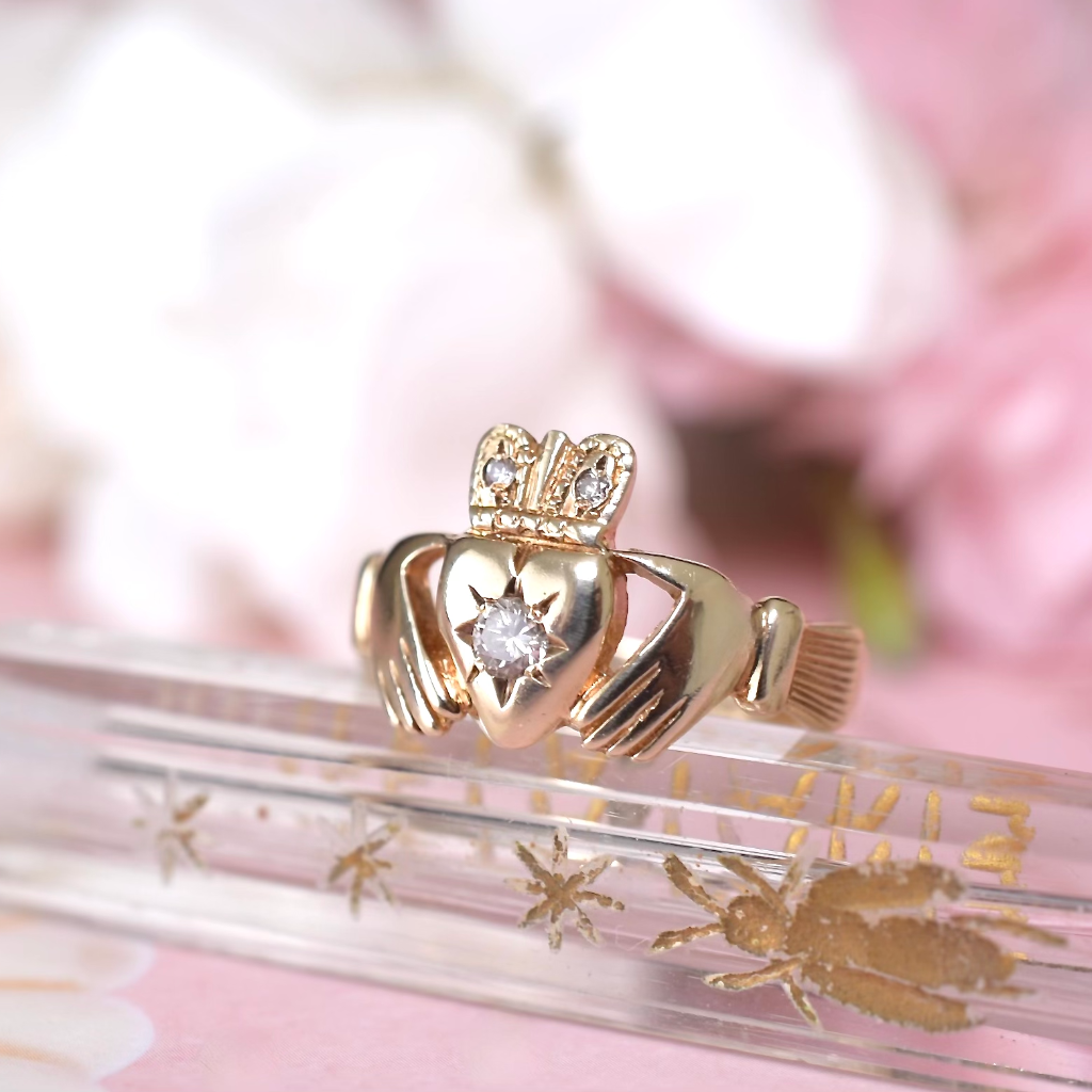 Modern 9ct Yellow Gold ‘Claddagh’ Ring