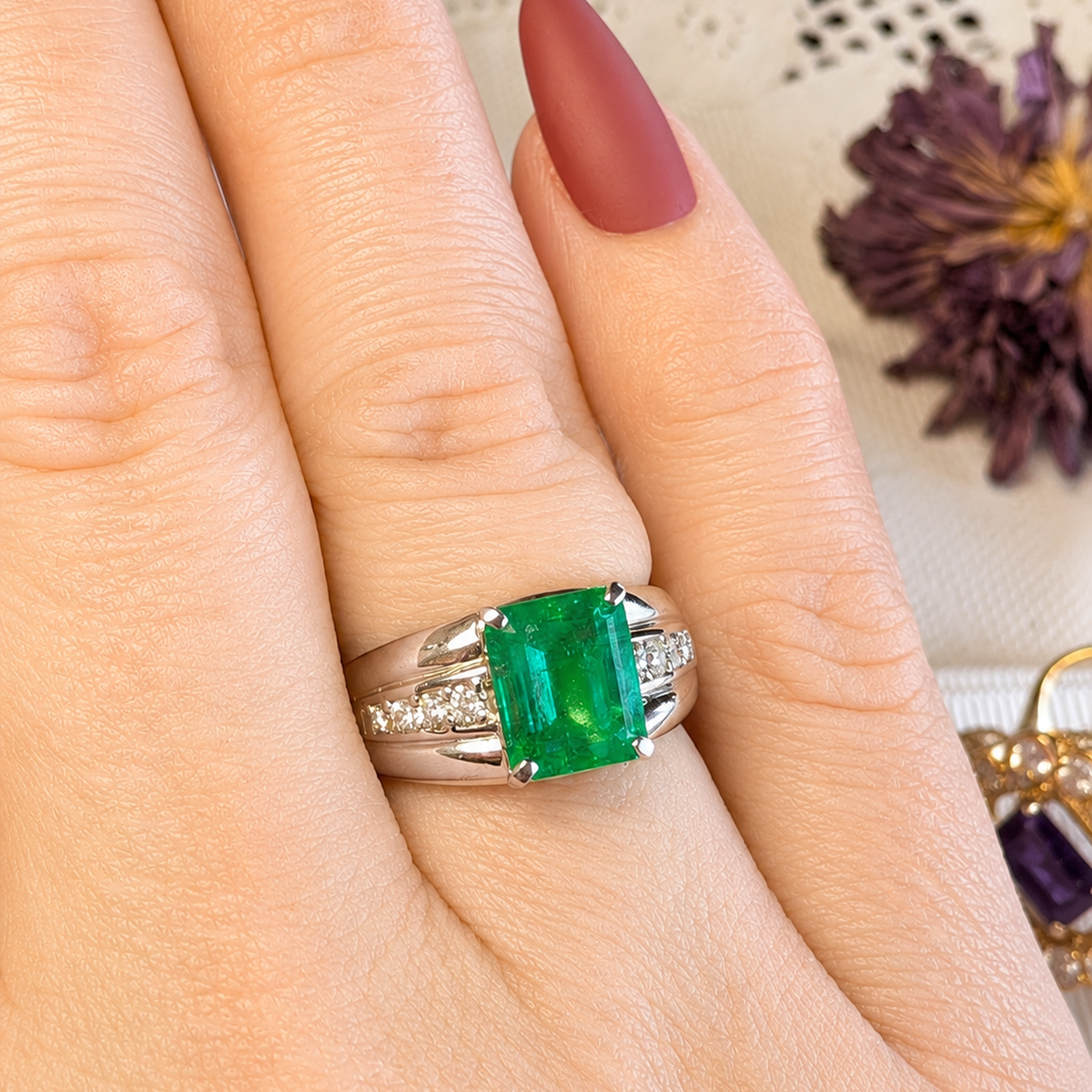 Superb Platinum Colombian Emerald & Diamond Ring Complete With An Independent Gemmological Valuation $14,327 AUD