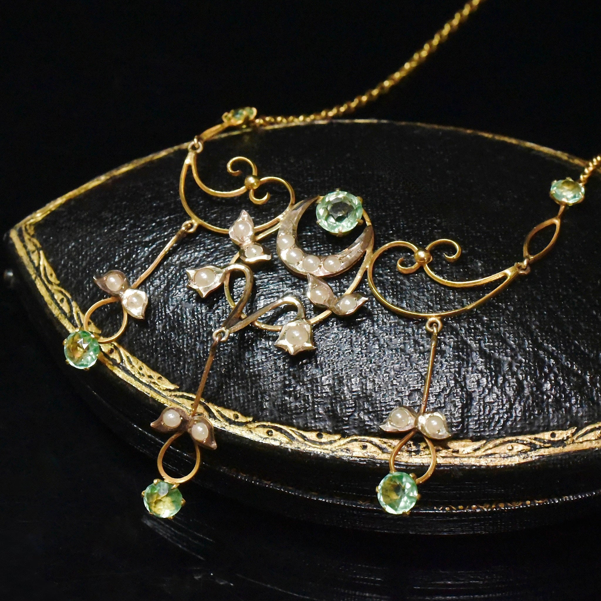 Antique Edwardian 9ct Yellow Gold Green Garnet-Topped Doublet And Faux Pearl Lavaliere Circa 1910-15