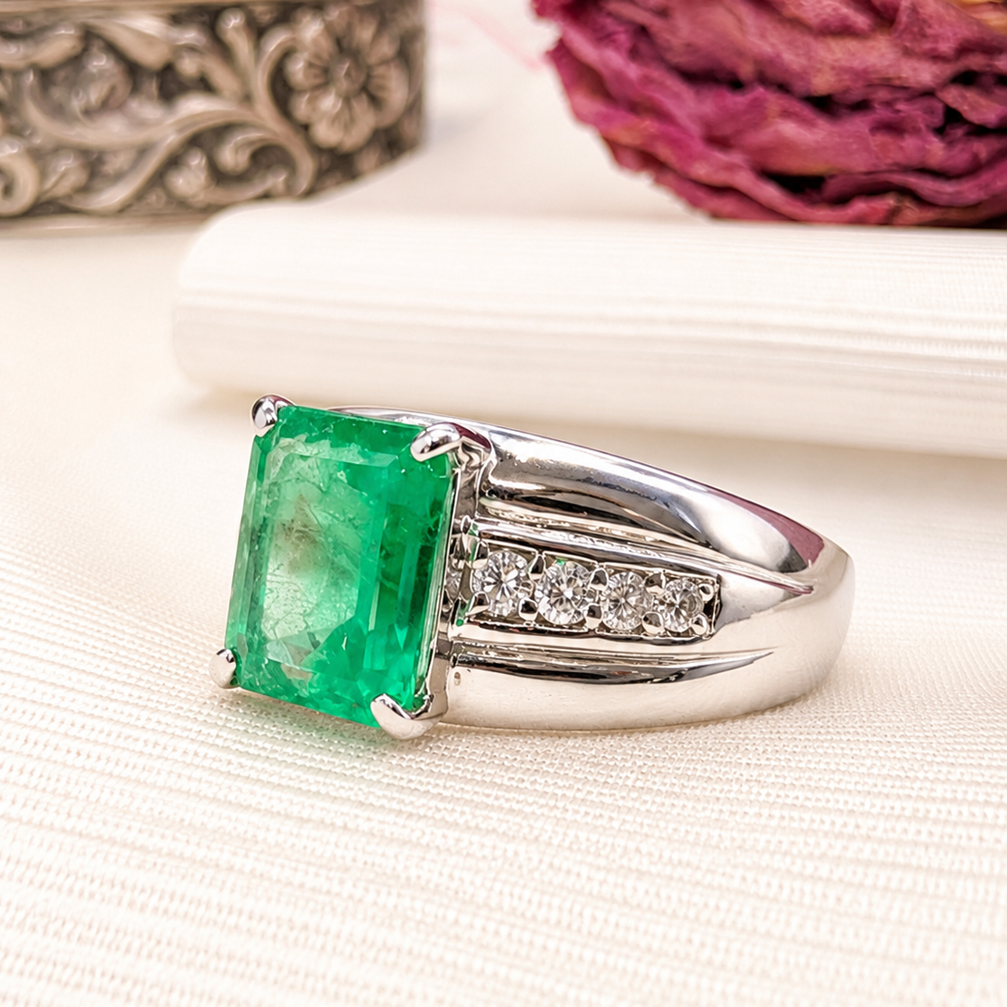 Superb Platinum Colombian Emerald & Diamond Ring Complete With An Independent Gemmological Valuation $14,327 AUD