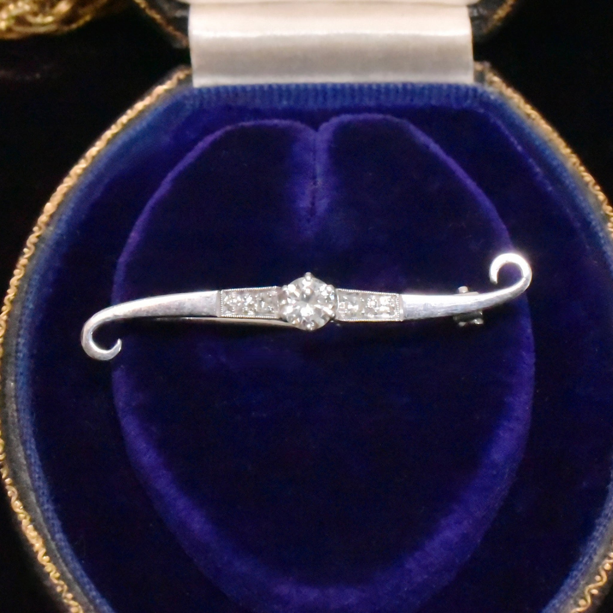 Vintage Estate 18ct White Gold And Diamond Brooch - Circa 1940-50’s