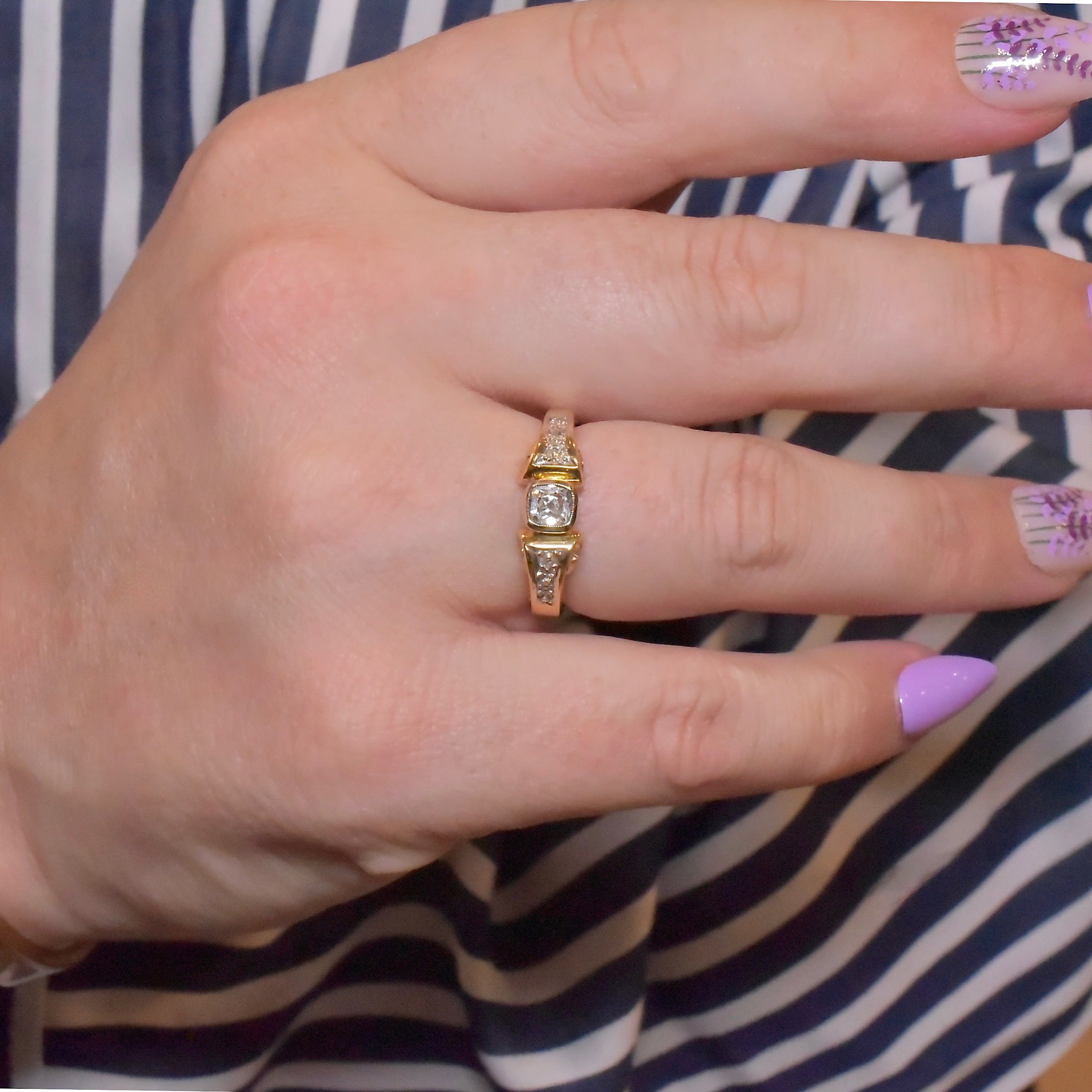 Exquisite Late Art Deco - Retro Era 18ct Yellow Gold Diamond ‘Scroll’ Ring