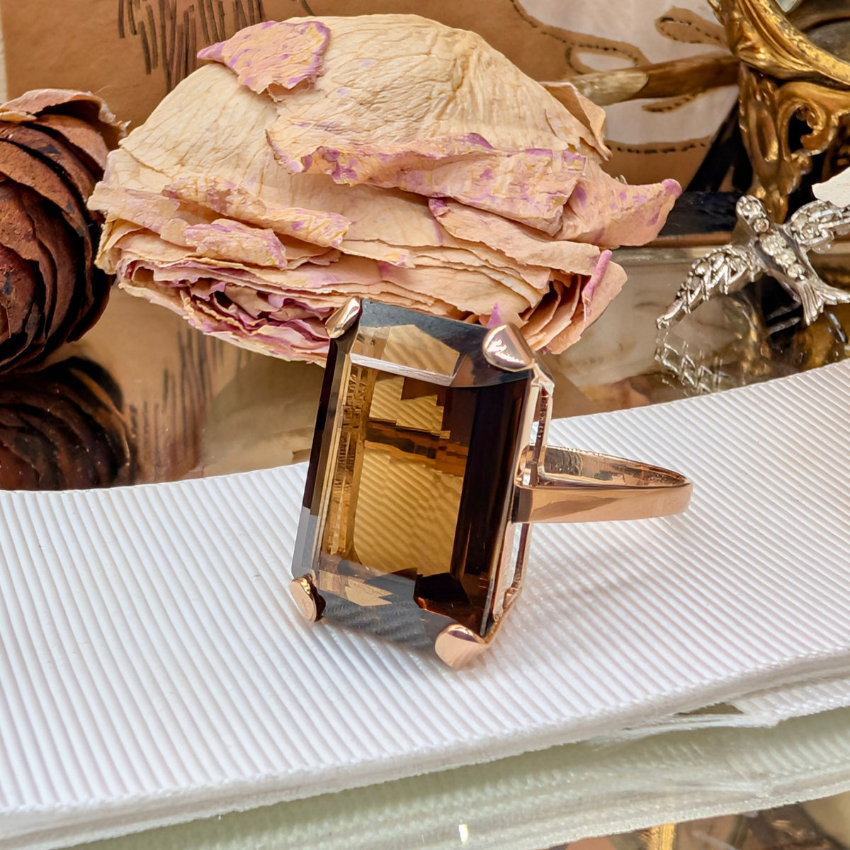 Stunning Contemporary 18ct Rose Gold 18.0 carat Smoky Quartz Ring