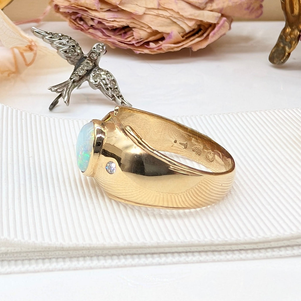Gorgeous 9ct Yellow Gold Coober Pedy Solid White Opal And Diamond Ring