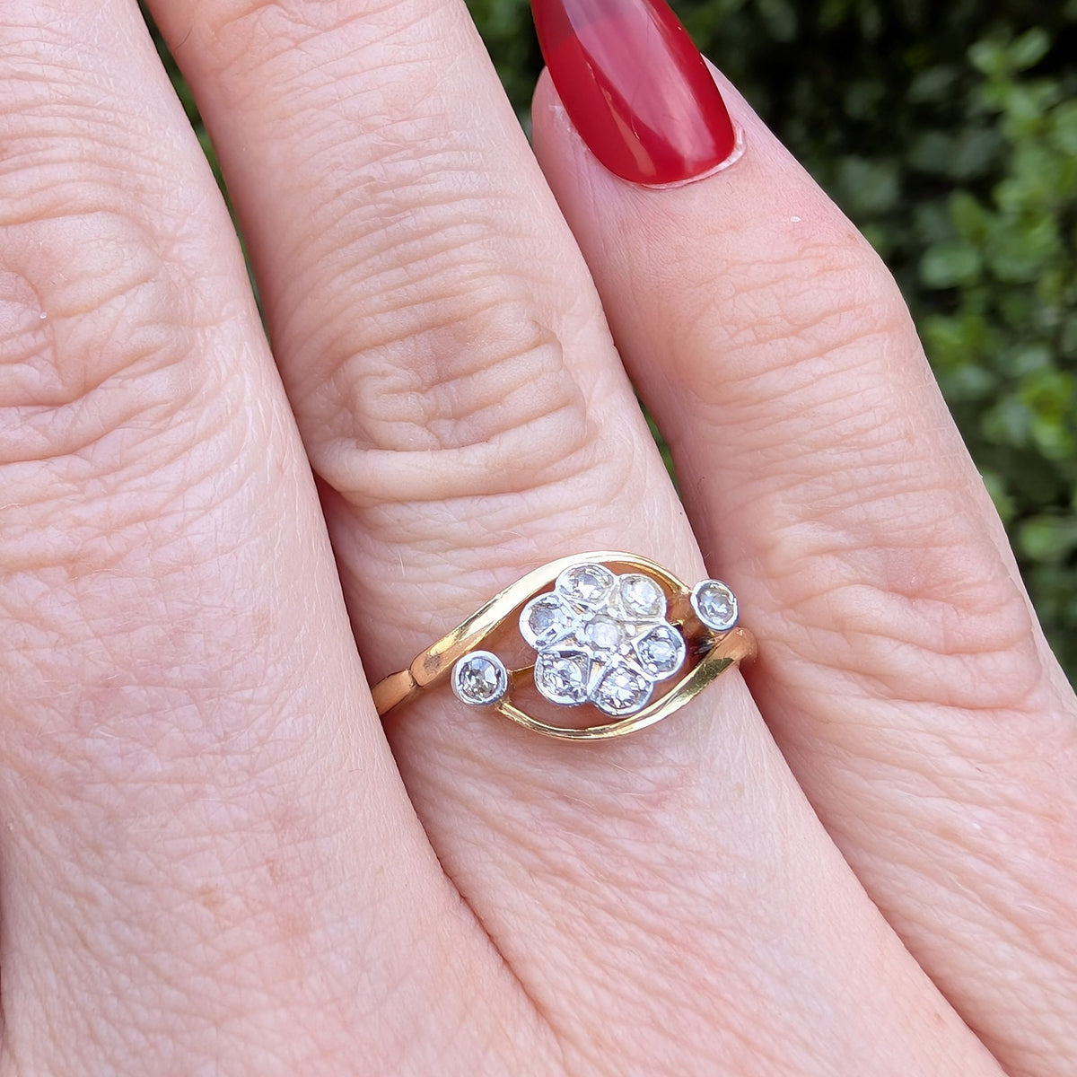 Lovely Antique Edwardian 9ct Yellow Gold Diamond Daisy Cluster Ring