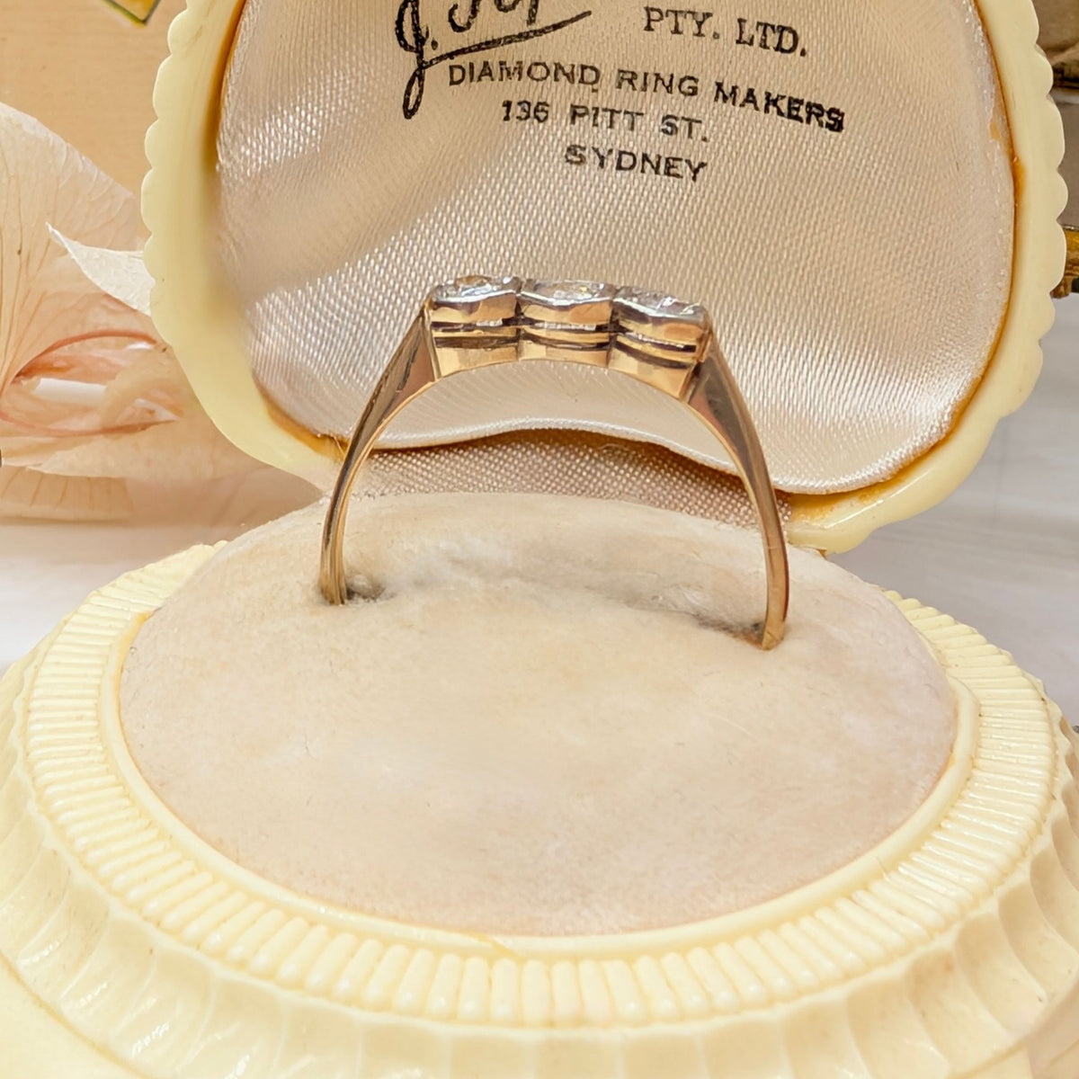 Antique 18ct Yellow Gold Diamond Trilogy Ring — TDW 0.15ct