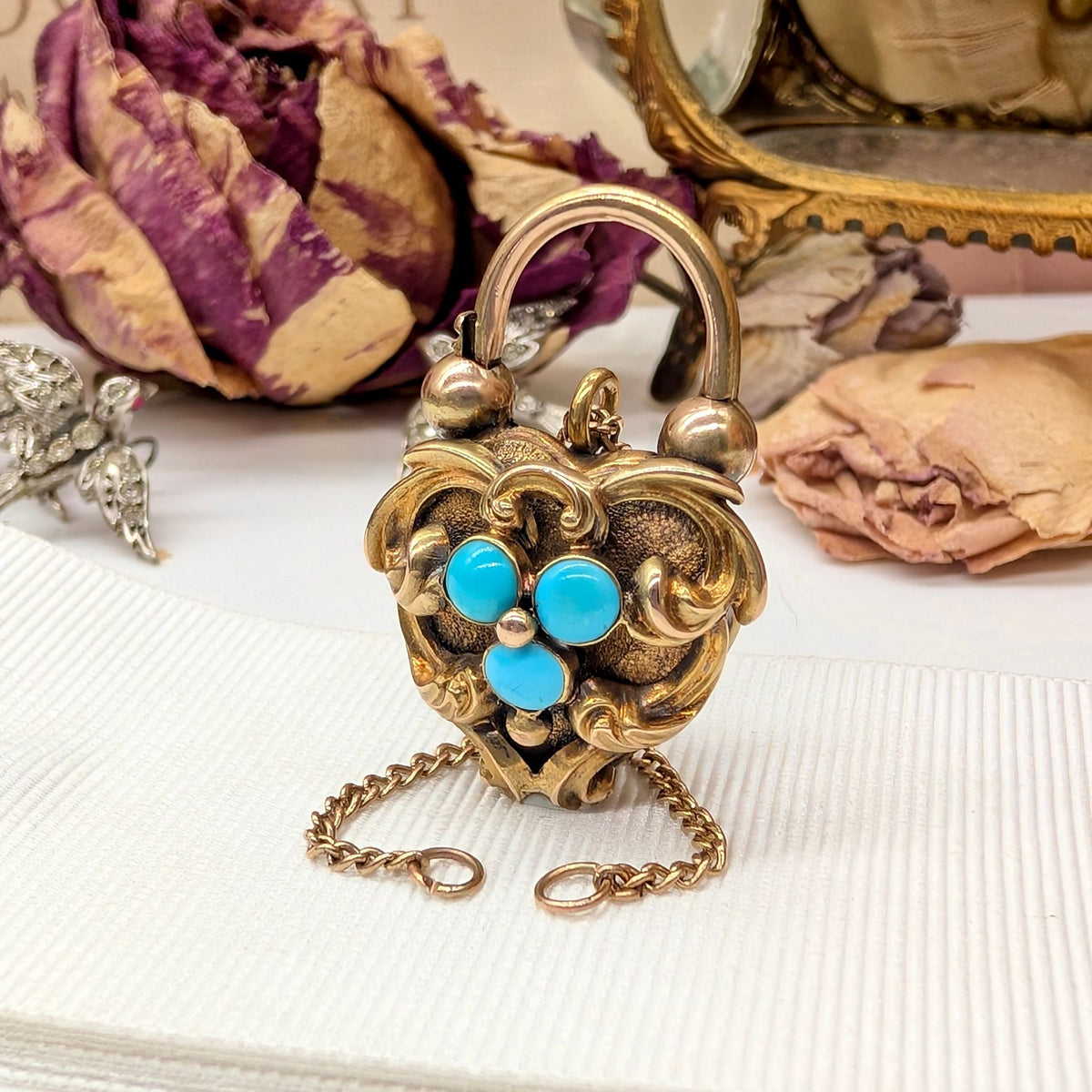 Stunning Victorian 15ct Yellow Gold And Turquoise Heart Padlock Locket Circa 1840-1850