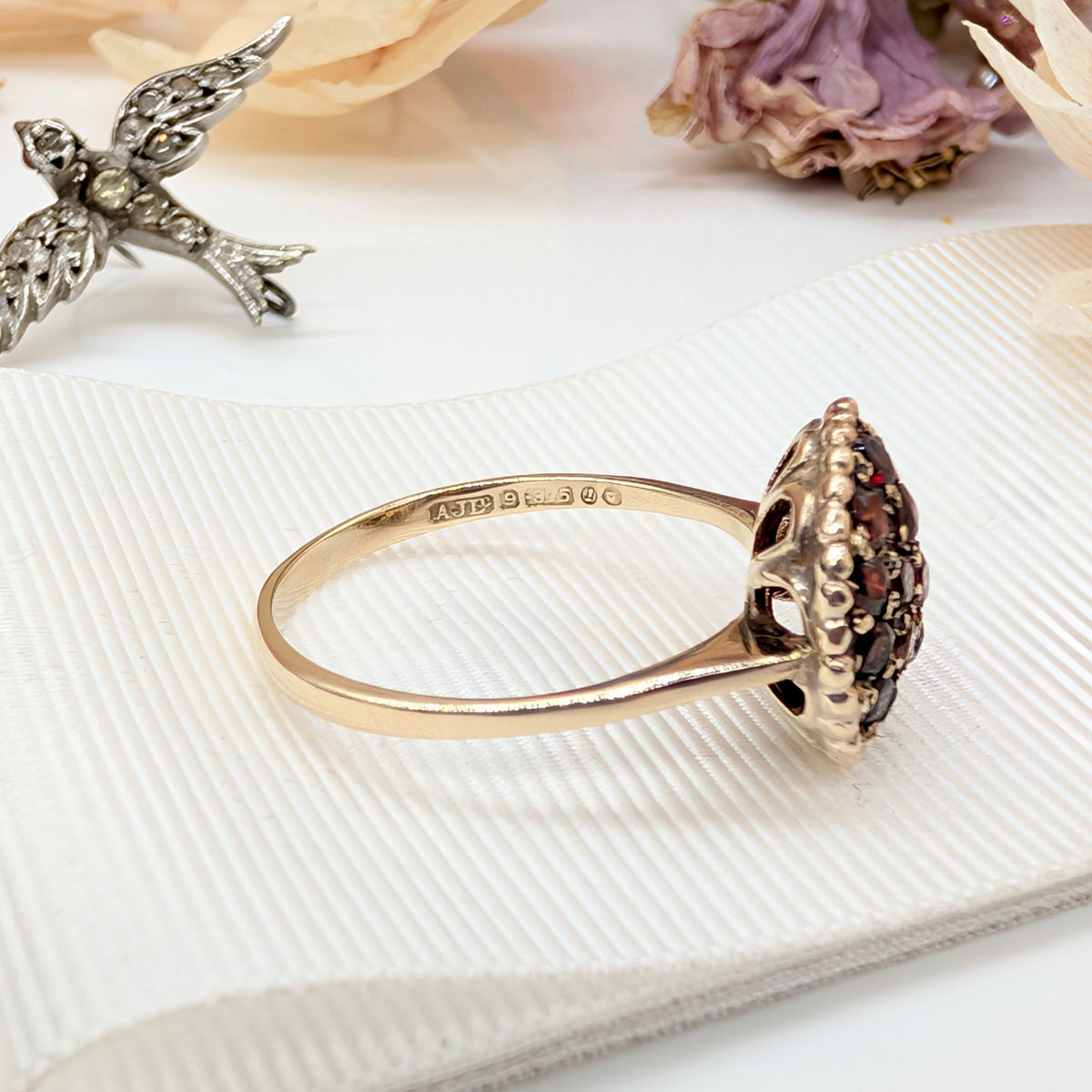Vintage 9ct Yellow Gold Garnet Daisy Cluster Ring -  London 1966 