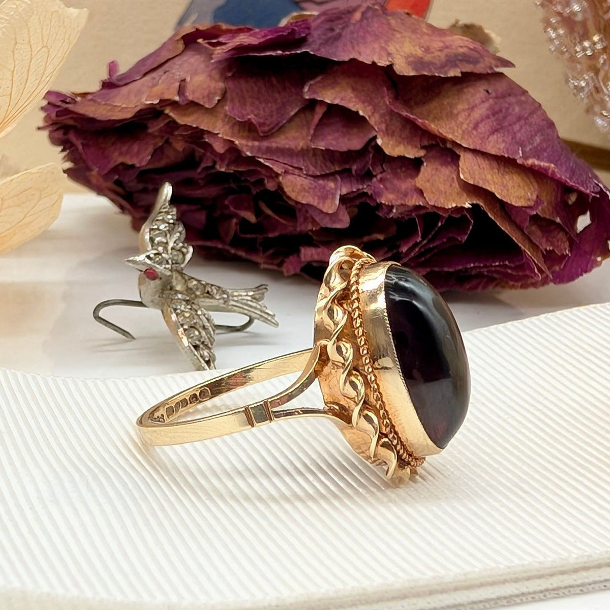 Gorgeous Vintage 9ct Yellow Gold Cabochon Almandine Garnet Ring -Birmingham 1978