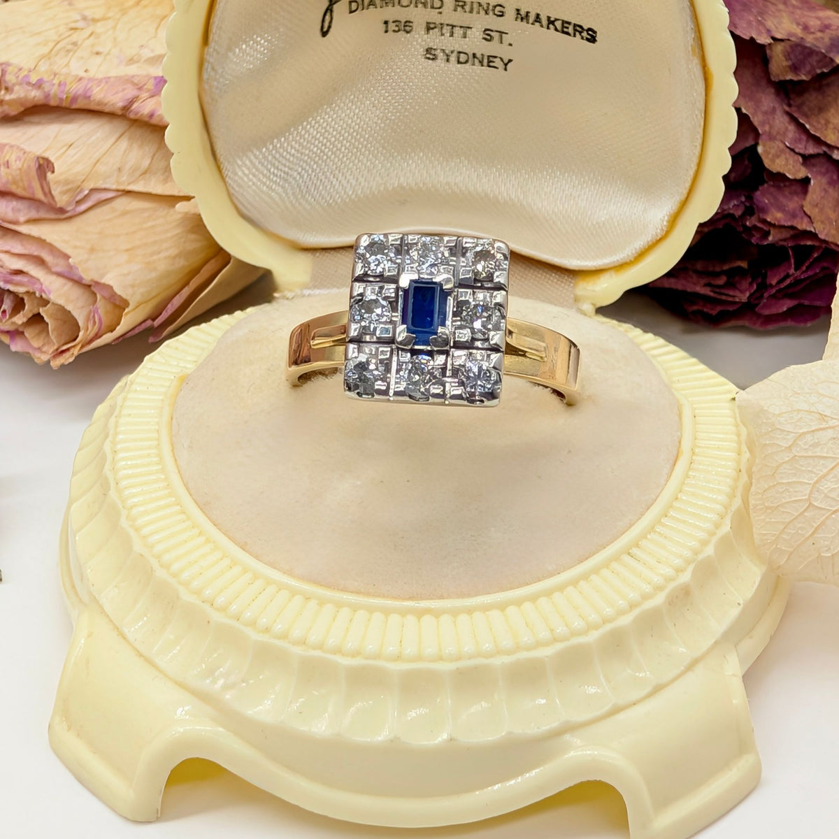 Gorgeous Vintage 18ct White & Yellow Gold Natural Sapphire & Diamond Cluster Ring
