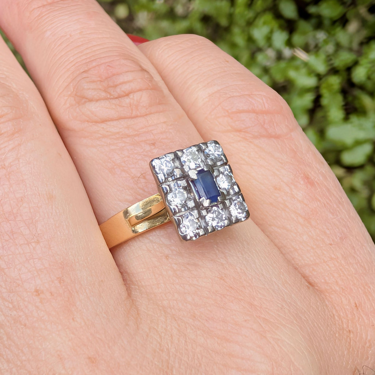 Gorgeous Vintage 18ct White & Yellow Gold Natural Sapphire & Diamond Cluster Ring