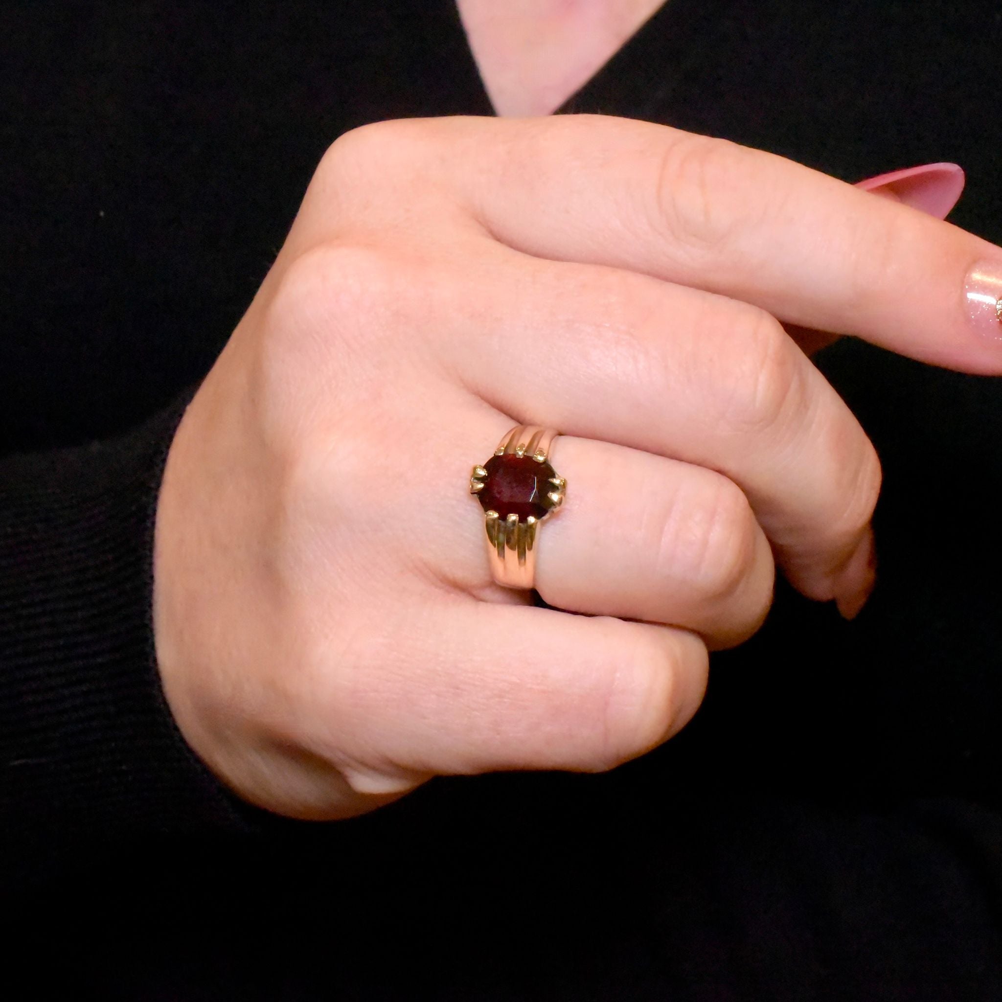 Charming Antique 9ct Yellow Gold Almandine Garnet Ring - Chester 1904