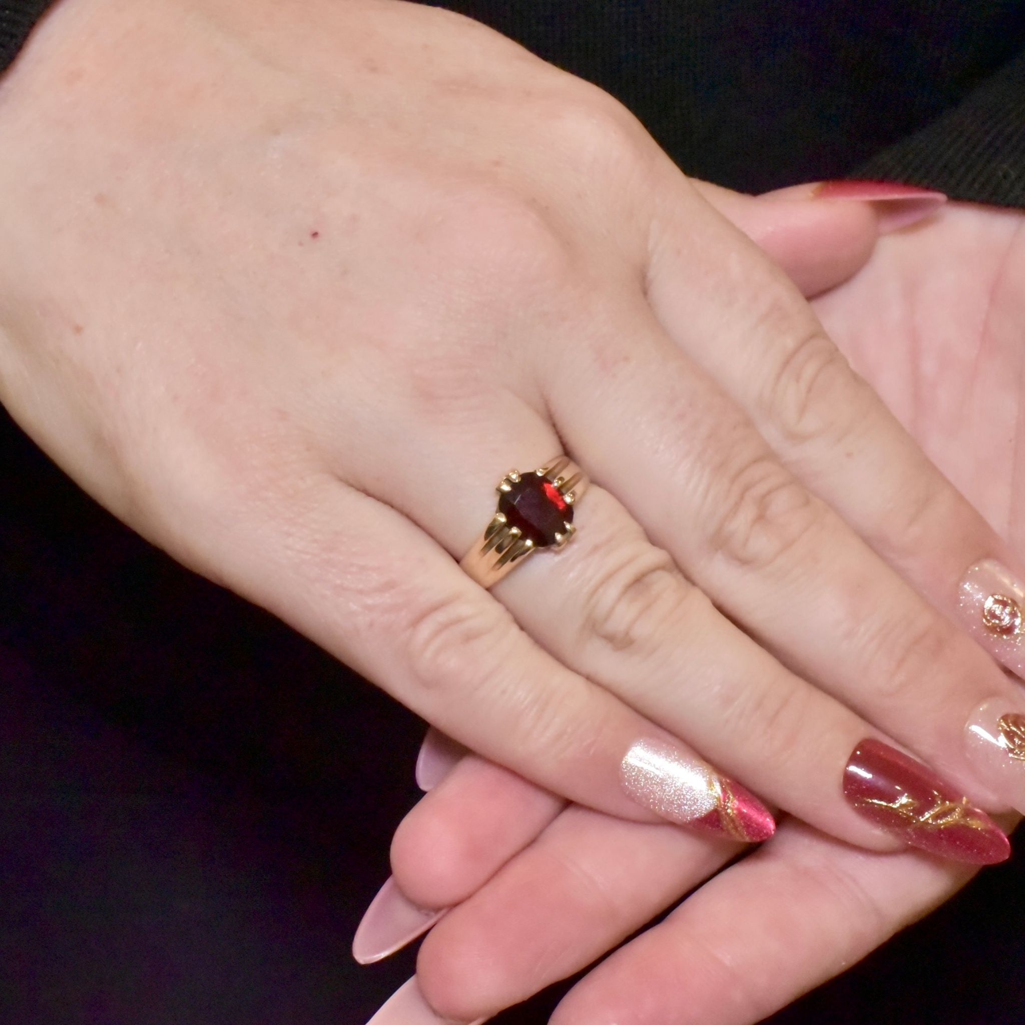 Charming Antique 9ct Yellow Gold Almandine Garnet Ring - Chester 1904