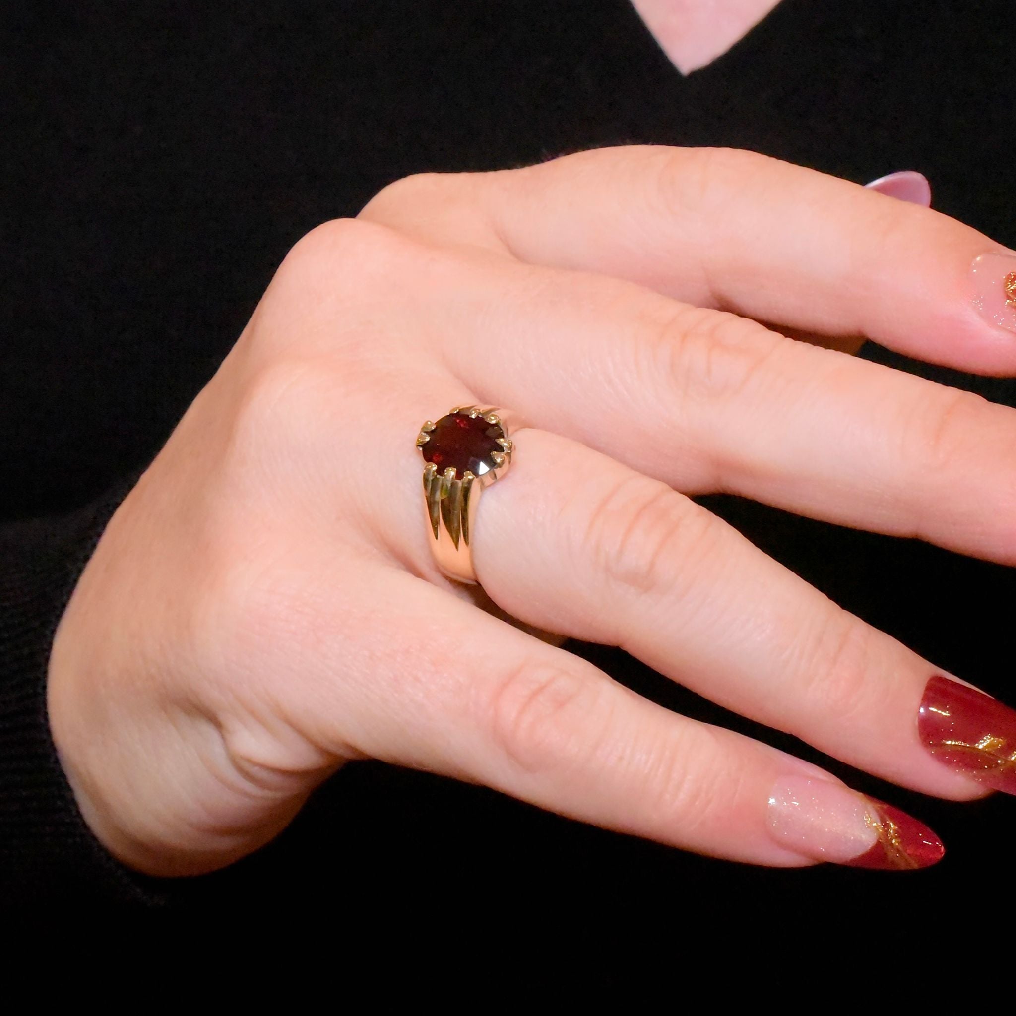 Charming Antique 9ct Yellow Gold Almandine Garnet Ring - Chester 1904