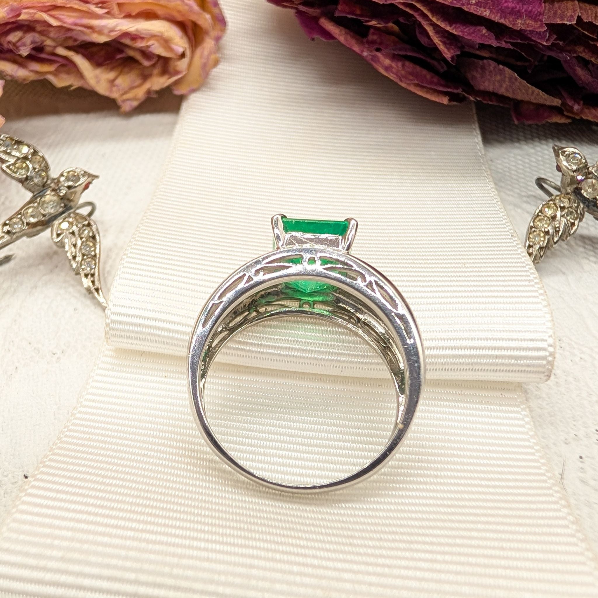 Superb Platinum Colombian Emerald & Diamond Ring Complete With An Independent Gemmological Valuation $14,327 AUD