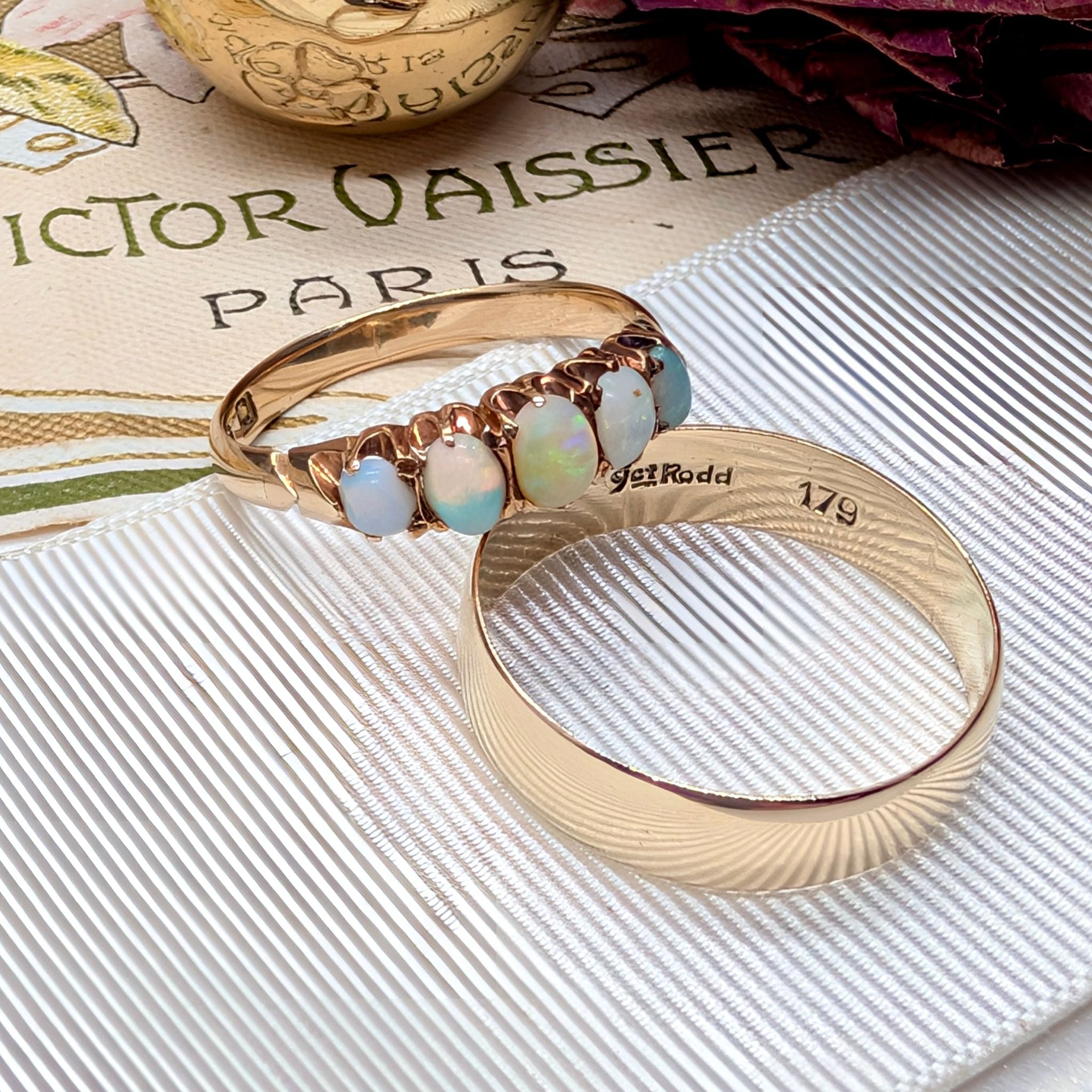 Antique Australian 15ct Yellow Gold Solid Opal Half-Hoop Ring Cira 1900s 