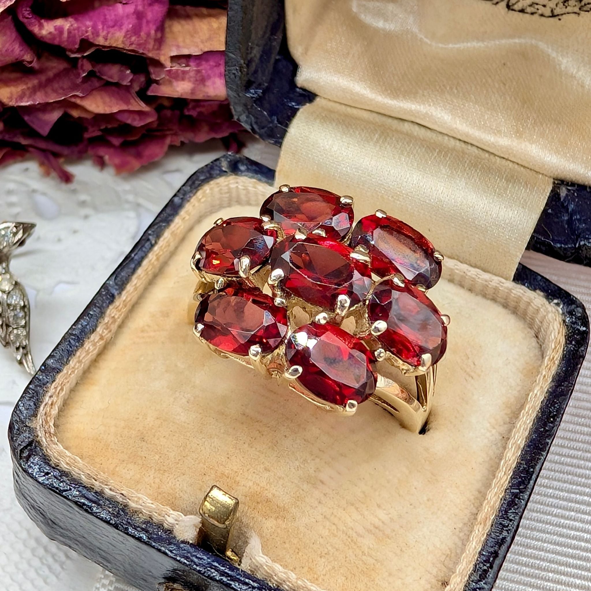 Contemporary 9ct Yellow Gold Natural Almandine Garnet Seven-Stone Cluster Ring – 6.30ct TW