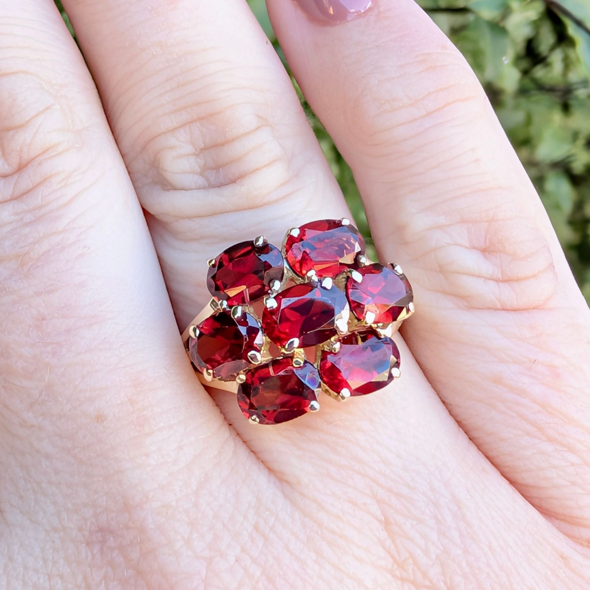 Contemporary 9ct Yellow Gold Natural Almandine Garnet Seven-Stone Cluster Ring – 6.30ct TW