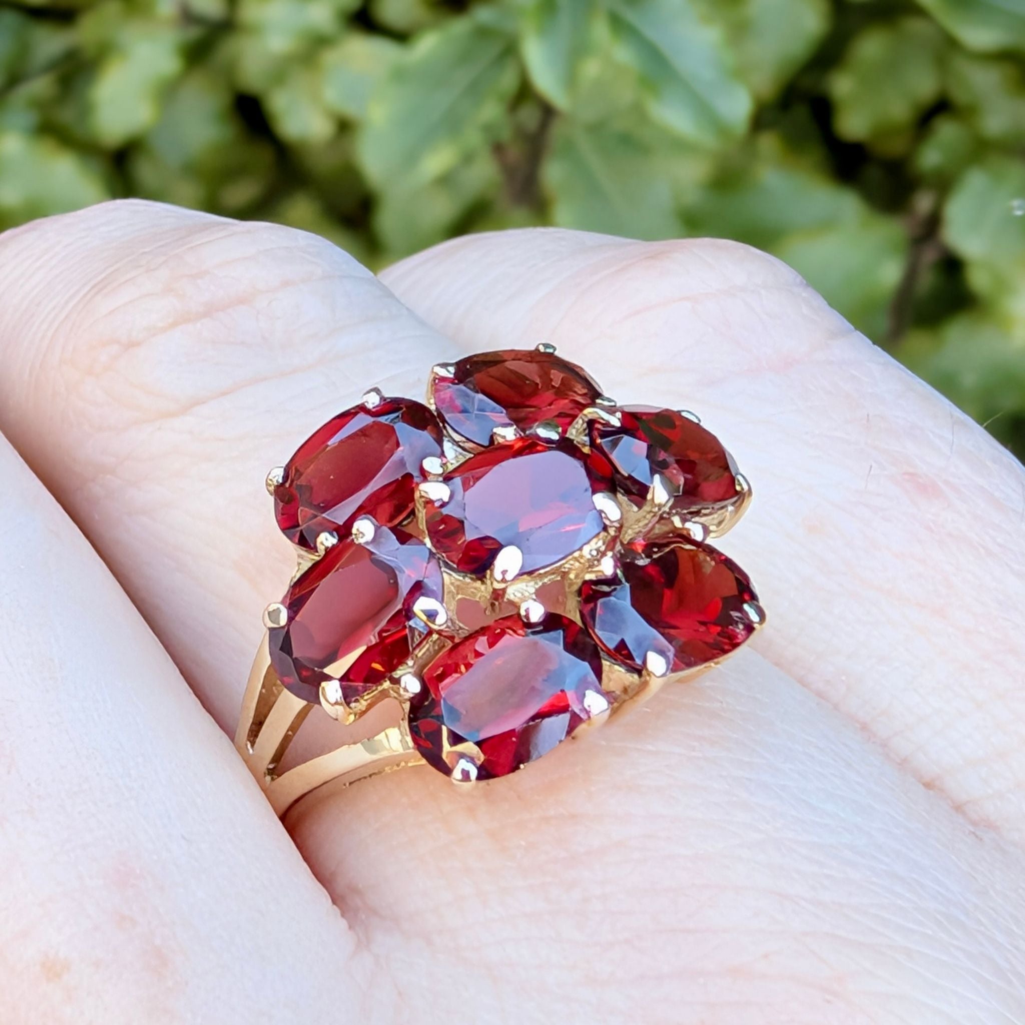 Contemporary 9ct Yellow Gold Natural Almandine Garnet Seven-Stone Cluster Ring – 6.30ct TW