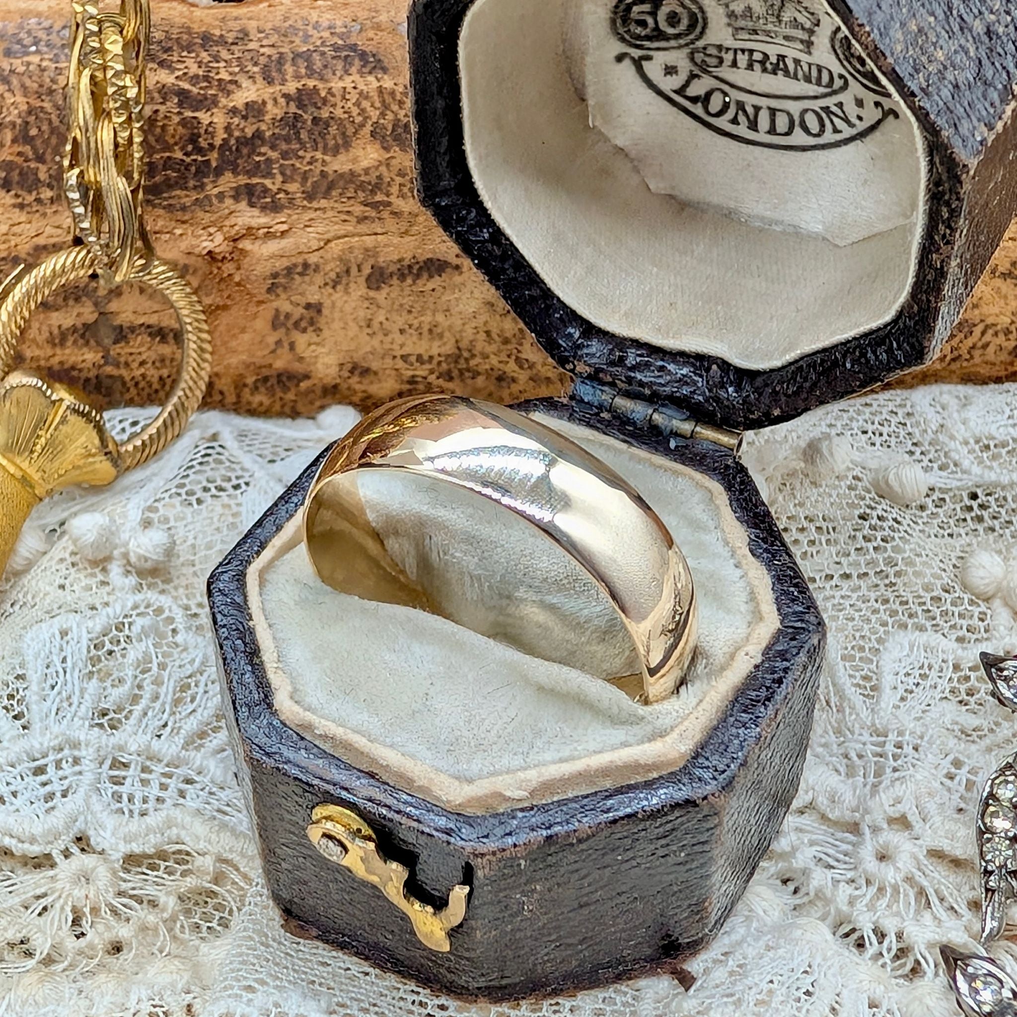 Vintage Australian 9ct Yellow Gold Wide Wedding Band/Ring by Rodd Circa 1950s–60s