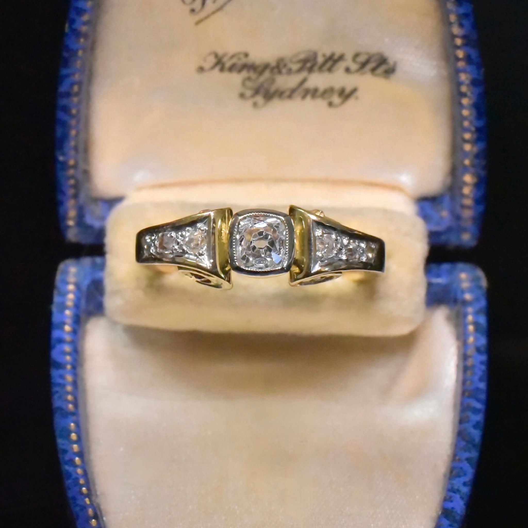 Exquisite Late Art Deco - Retro Era 18ct Yellow Gold Diamond ‘Scroll’ Ring