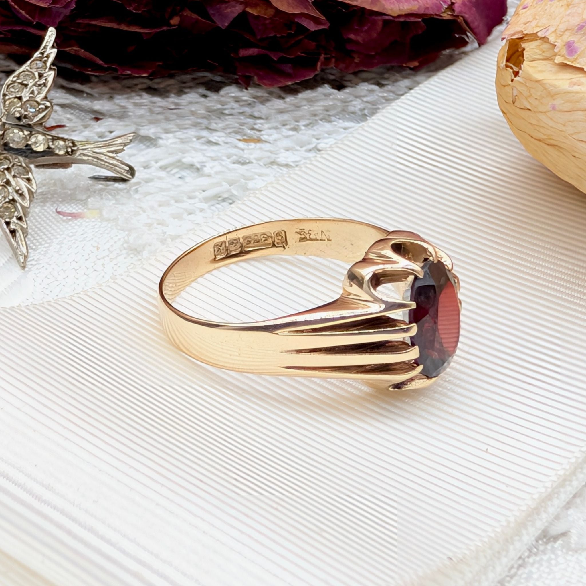 Vintage 9ct Yellow Gold And Garnet Ring - Birmingham 1959