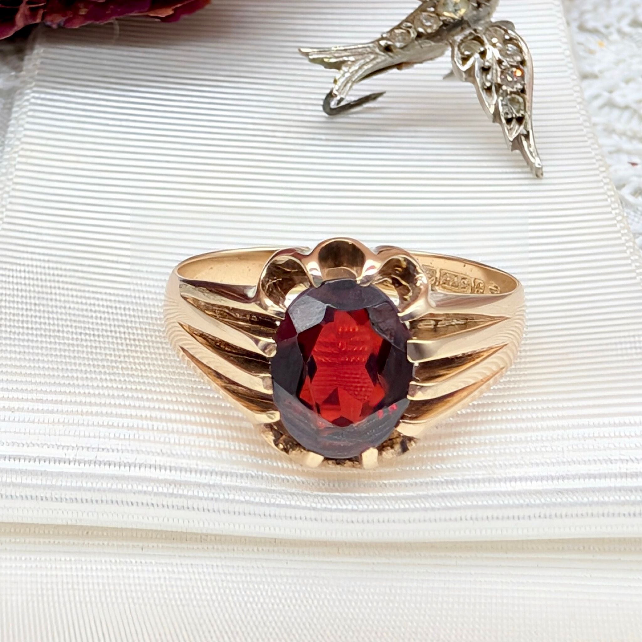 Vintage 9ct Yellow Gold And Garnet Ring - Birmingham 1959
