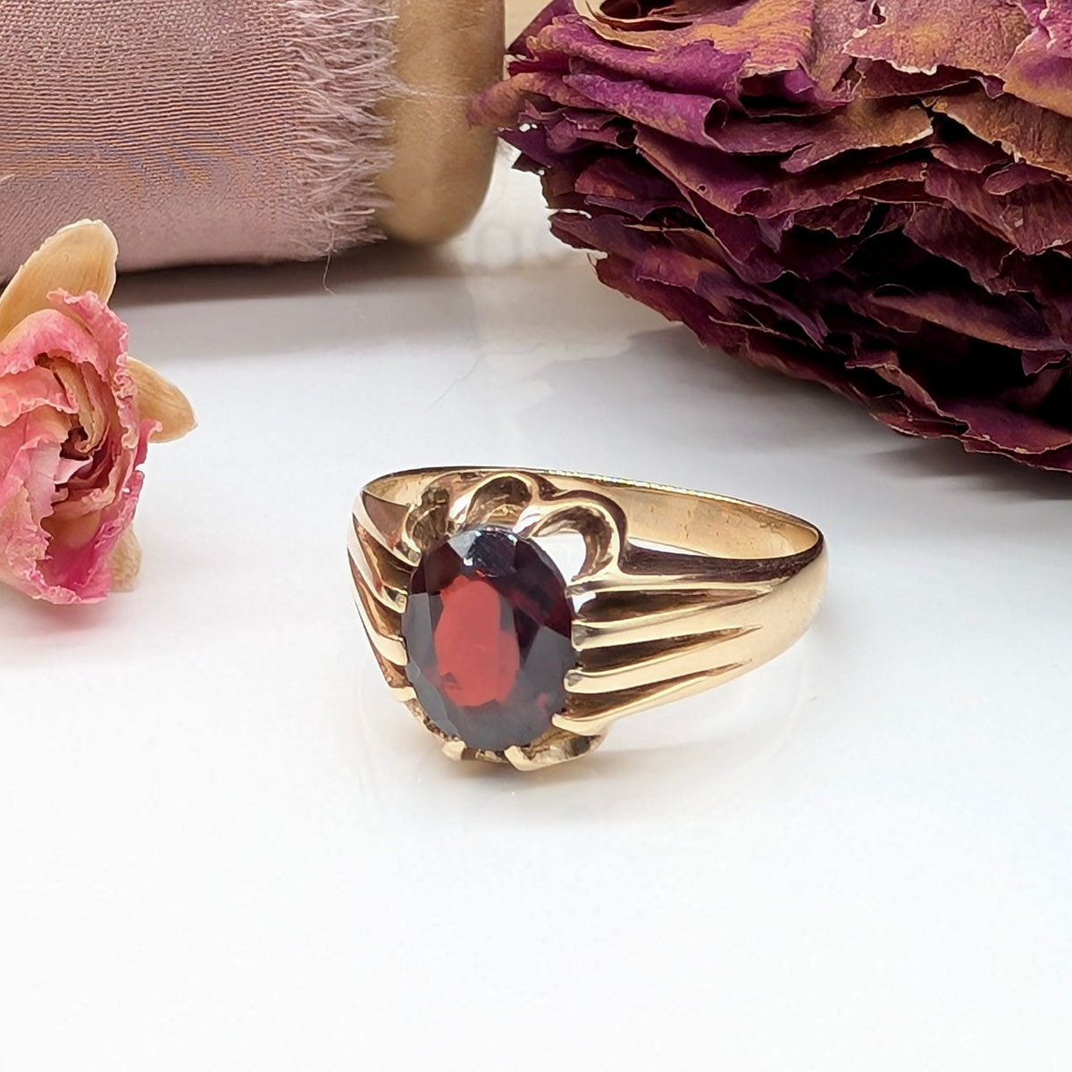 Vintage 9ct Yellow Gold And Garnet Ring - Birmingham 1959