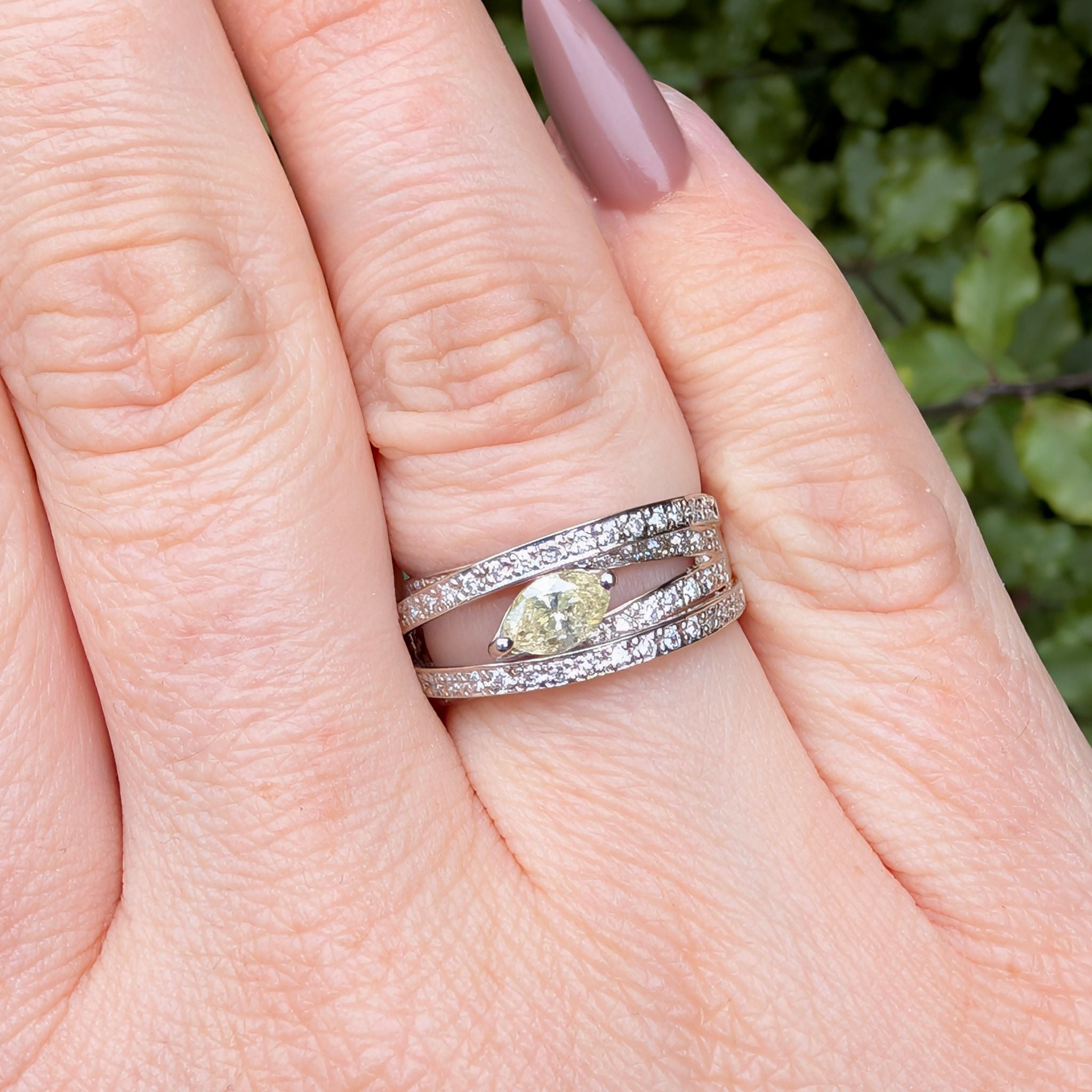 Stunning Modern Solid Platinum ‘Fancy Yellow' Diamond - (0.52ct) & White Diamond (0.57ct) Ring TDW 1.09ct Included In Purchase An Independent Valuation For $11,254 AUD