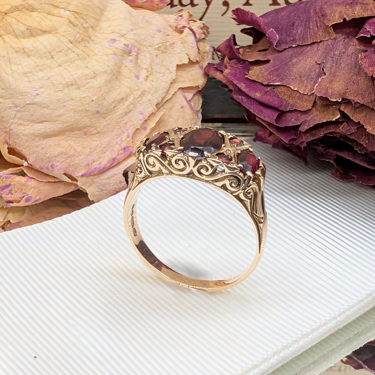 Gorgeous Vintage 9ct Yellow Gold Almandine Garnet Bridge Style Ring - London 1977