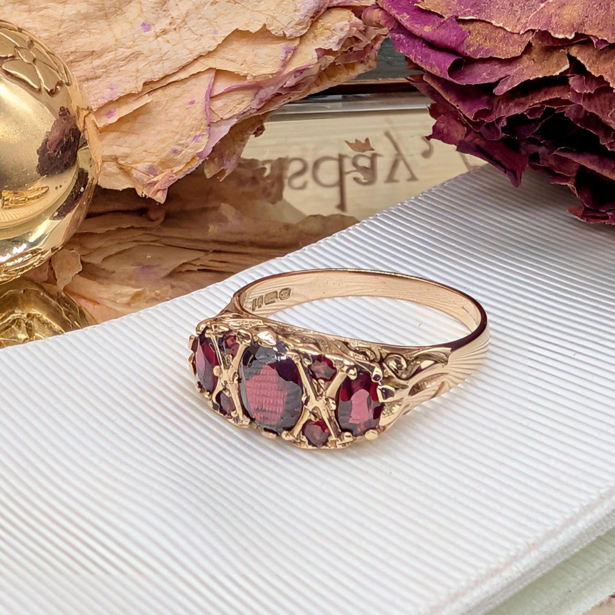Gorgeous Vintage 9ct Yellow Gold Almandine Garnet Bridge Style Ring - London 1977