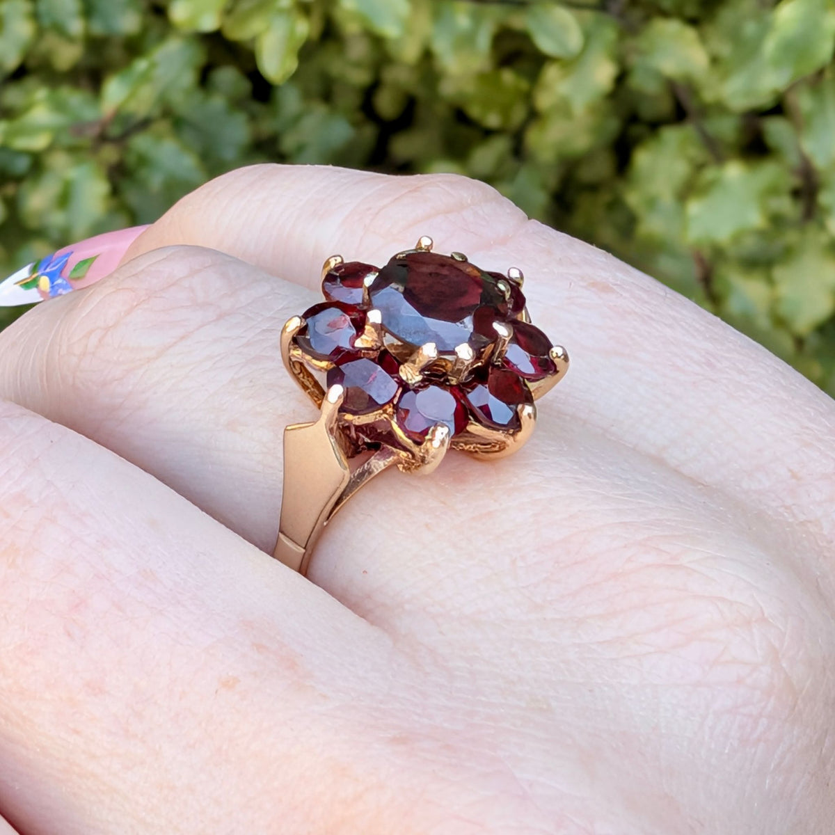 Vintage 9ct Yellow Gold Almandine Garnet ‘Daisy’ Cluster Ring - Birmingham 1973