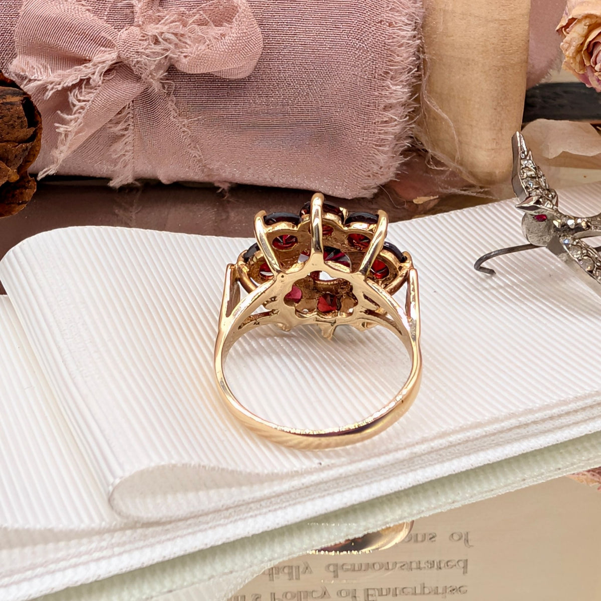 Vintage 9ct Yellow Gold Almandine Garnet ‘Daisy’ Cluster Ring - Birmingham 1973