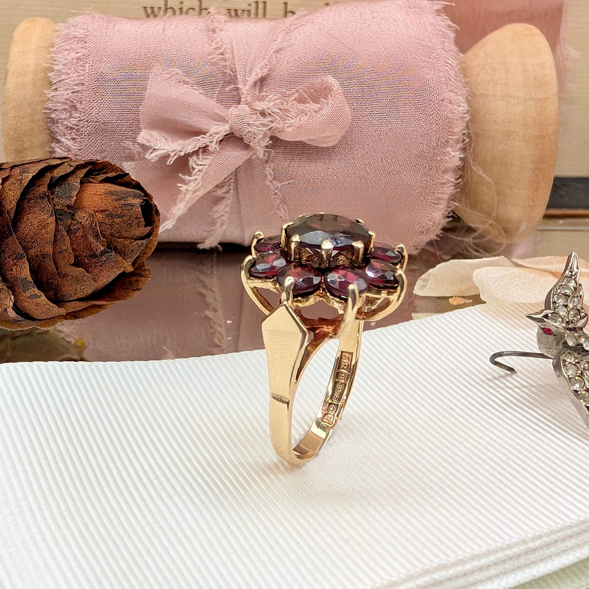 Vintage 9ct Yellow Gold Almandine Garnet ‘Daisy’ Cluster Ring - Birmingham 1973