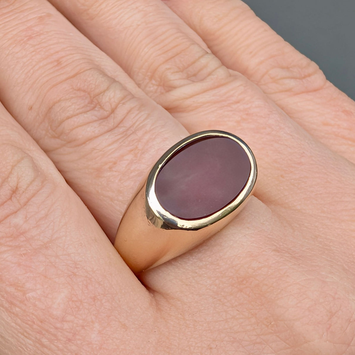Impressive Vintage 10ct Yellow Gold Carnelian Signet Ring -8.36 grams