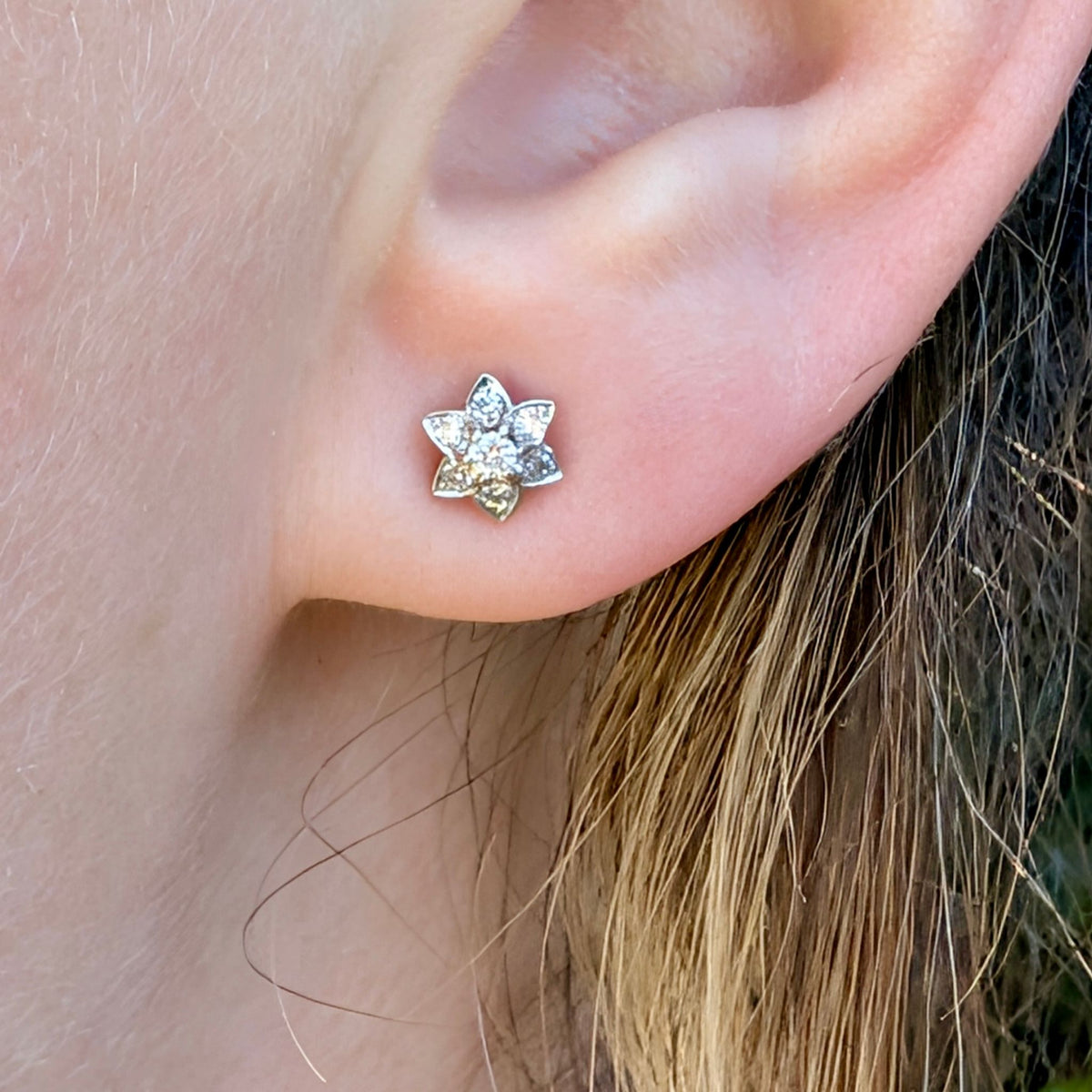 Contemporary 9ct White, Yellow & Rose Gold Diamond Daisy Stud Earrings 