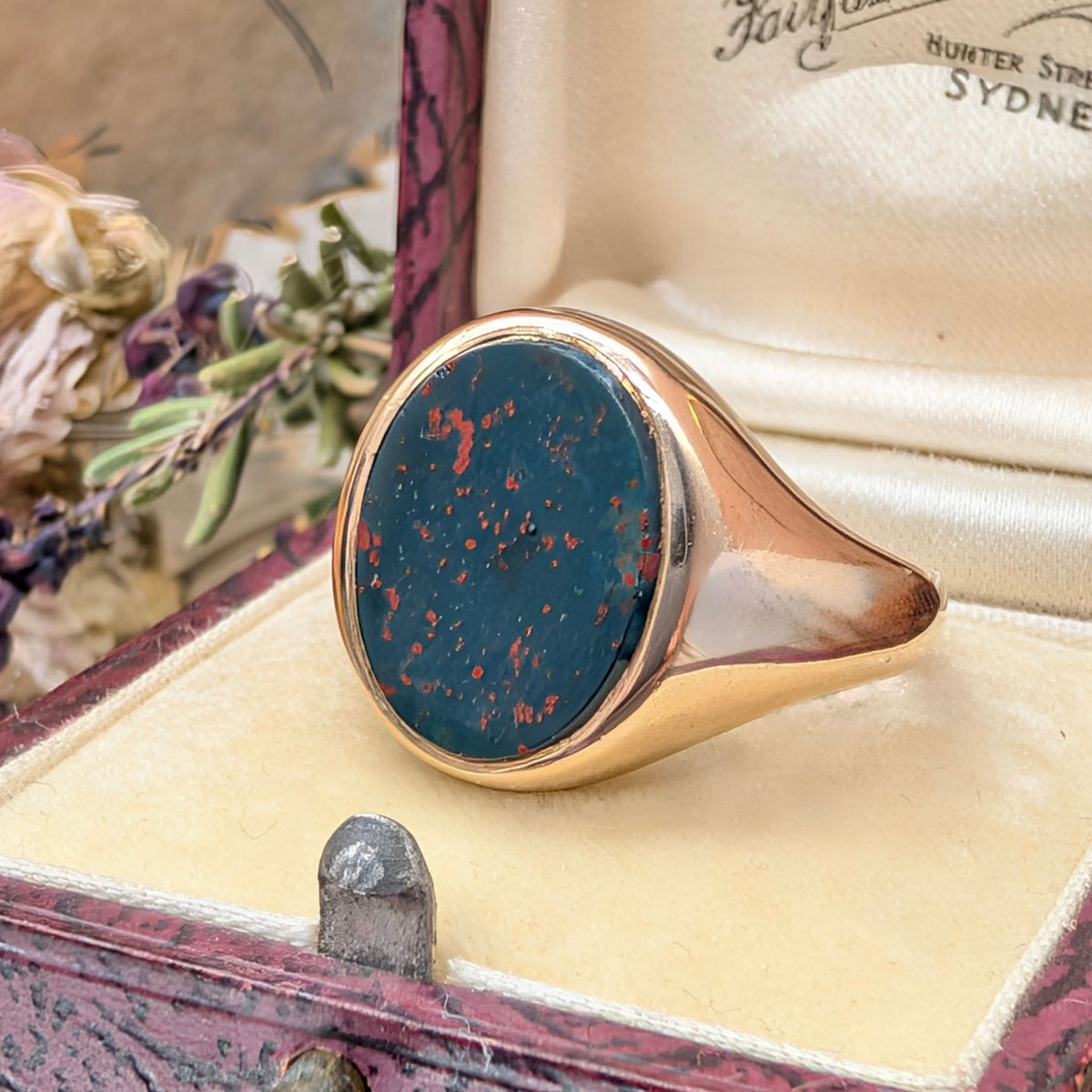 Lovely Vintage 9ct Yellow Gold Bloodstone Signet Ring — London 1958