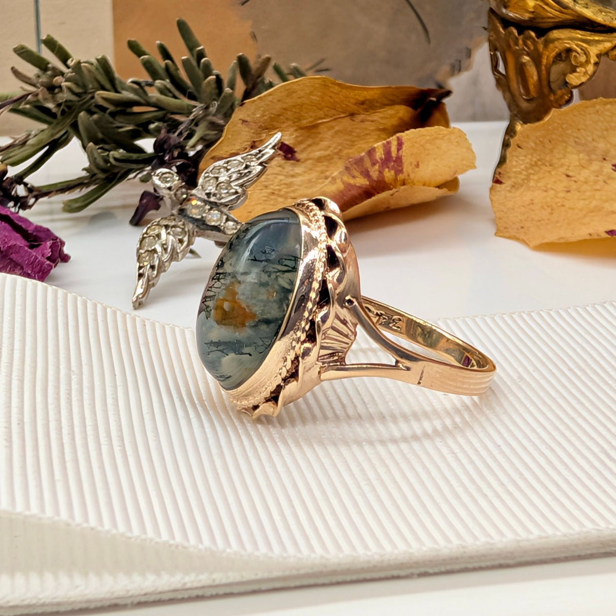Gorgeous Vintage 9ct Yellow Gold Moss Agate Ring