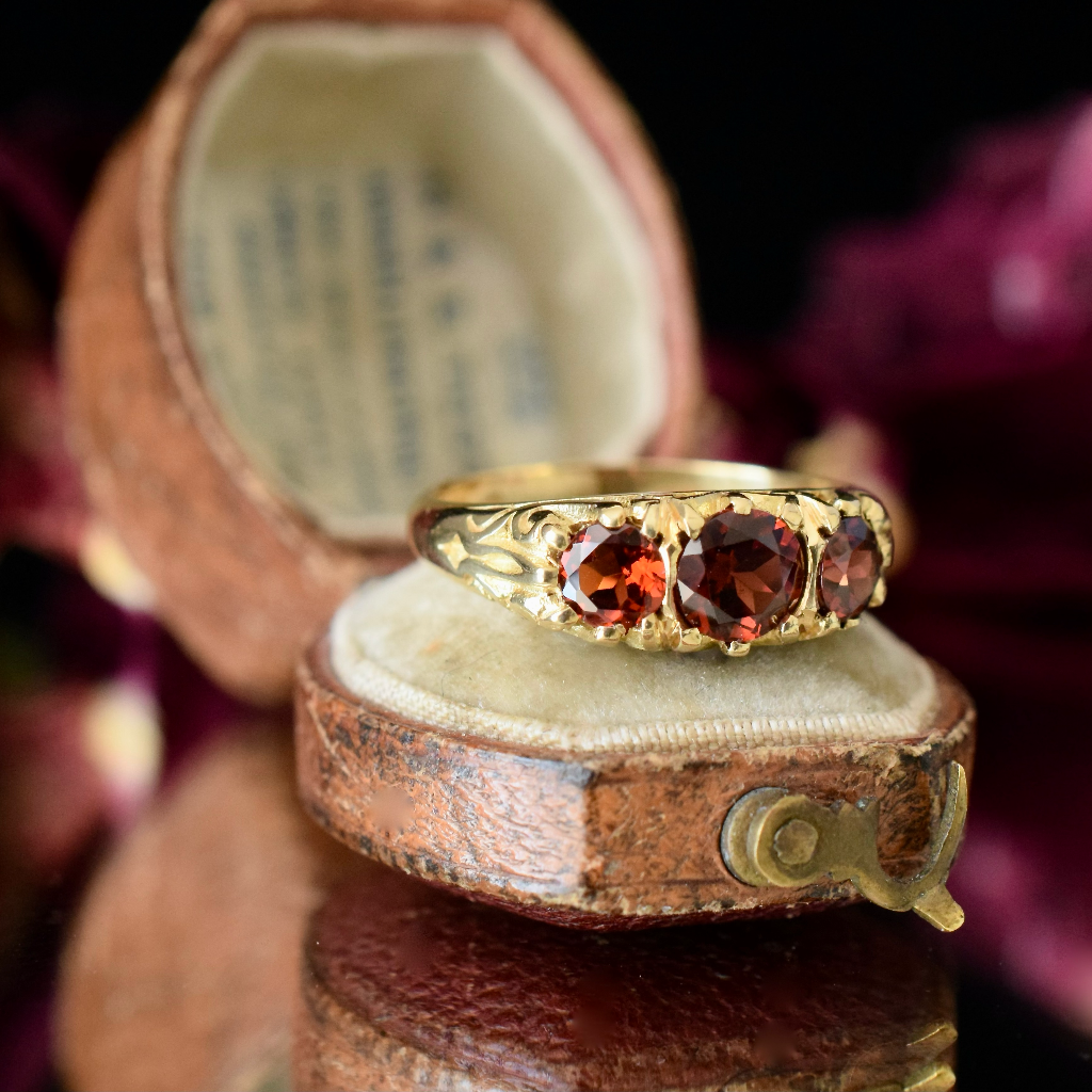 Vintage 18ct Yellow Gold Antique Style Garnet Ring