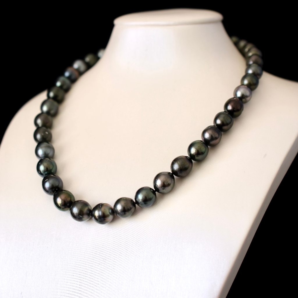 Modern Tahitian Baroque Pearl Graduated Necklace With 14ct White gold Clasp