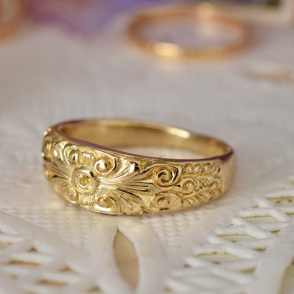 Modern 9ct Yellow Gold ‘Antique Style’ Floral Engraved Ring