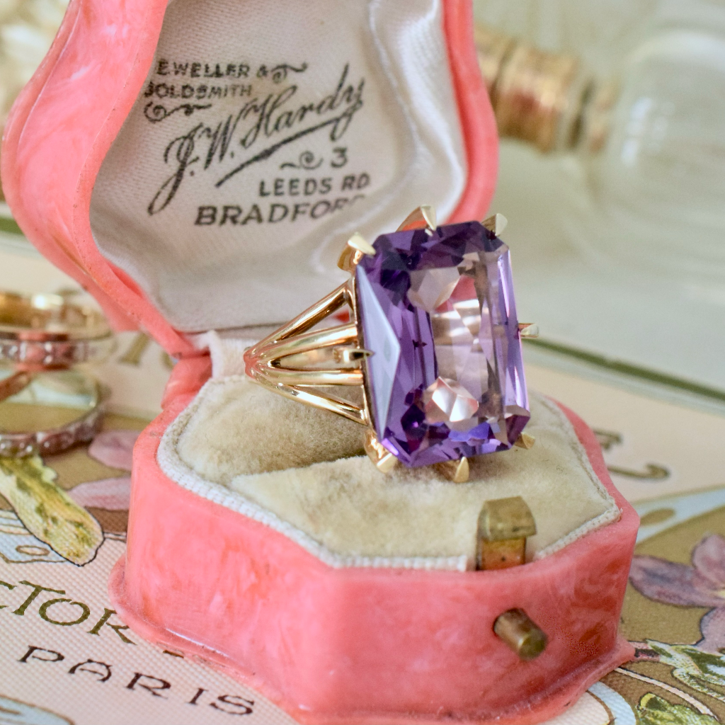 Large Mid Century 14ct Yellow Gold Amethyst Ring