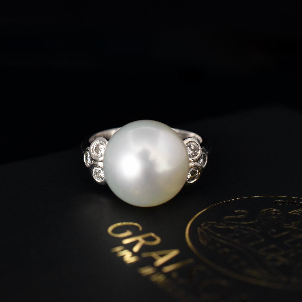 Modern 18ct White Gold South Sea Pearl And Diamond Ring Independent Retail/Insurance Valuation Included In Purchase From 2017 $3450 AUD