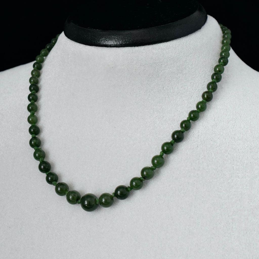Vintage Graduated  Nephrite Jade Bead Necklace 9ct Gold Clasp