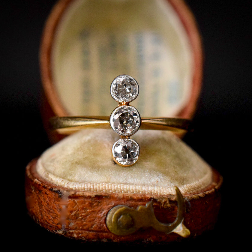 Elegant Art Deco 18ct Platinum Old European Diamond Trilogy Ring