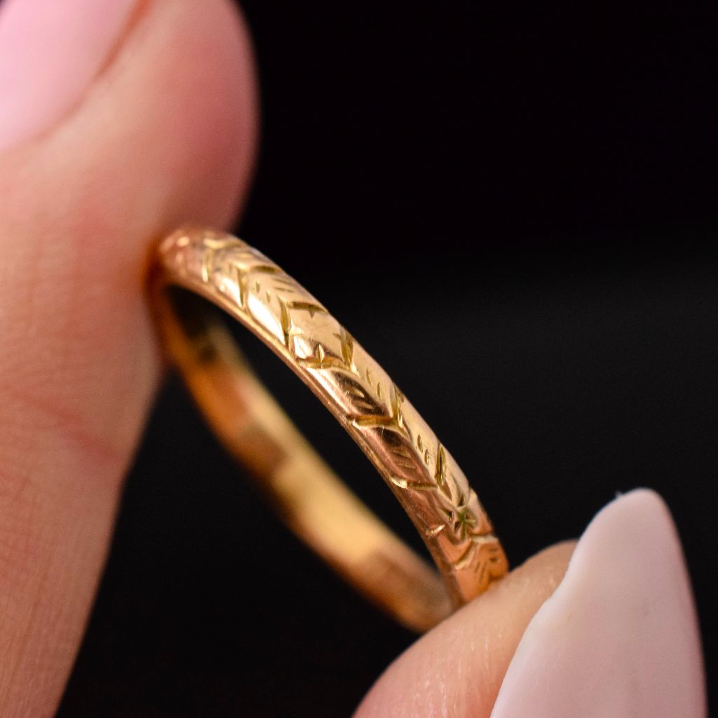 Antique/Vintage 18ct Yellow Gold Floral Band circa 1940