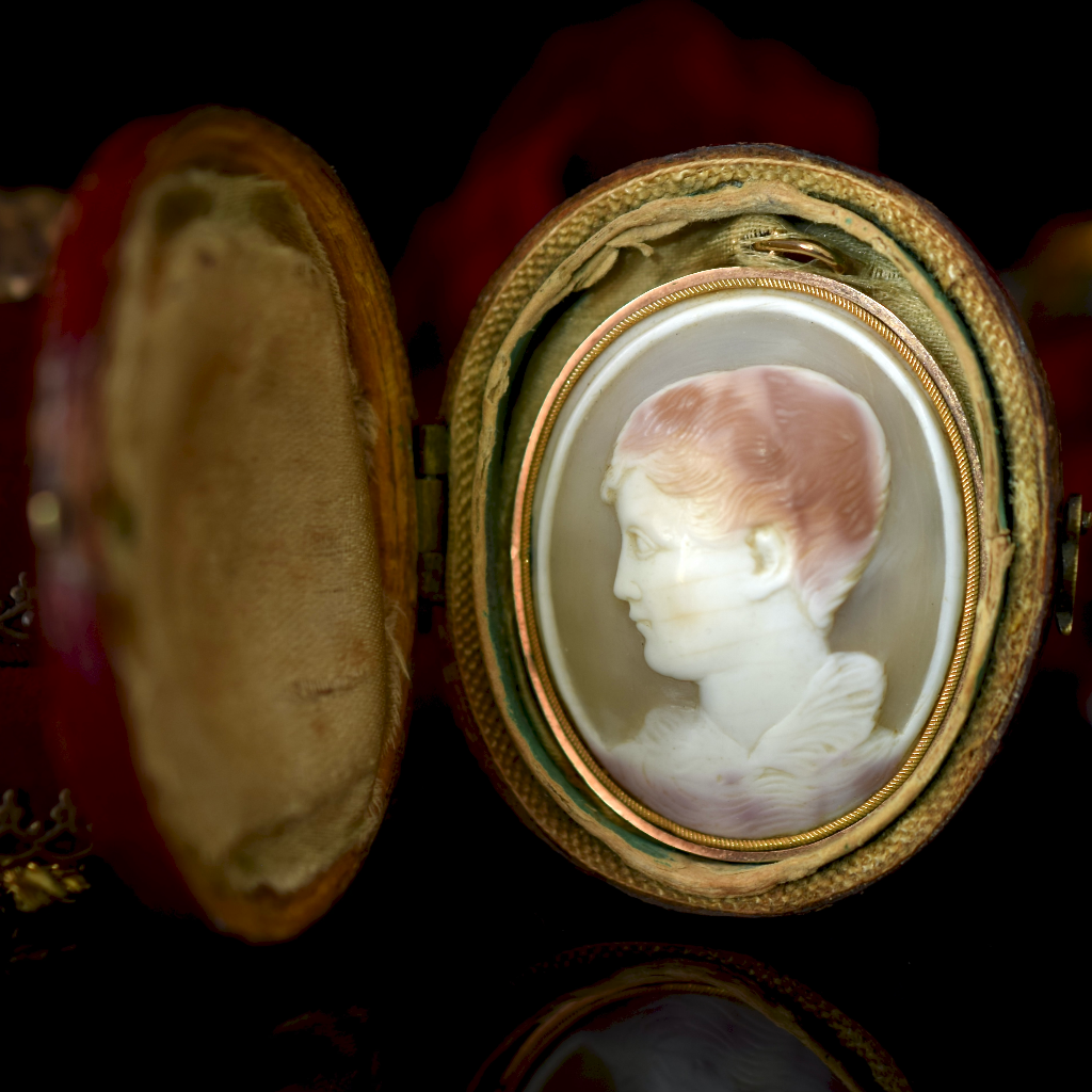 Antique Late Georgian Early Victorian 12ct Yellow Gold And Shell Cameo Of A Round Boy