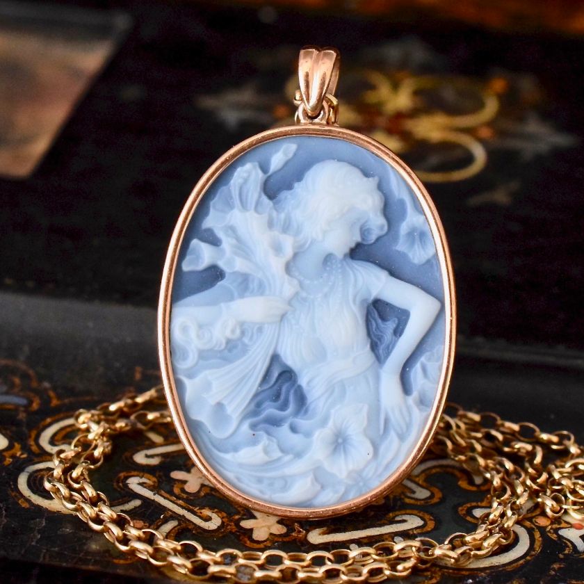 Large Exquisitely Detailed Modern / Vintage 9ct Oval Cameo